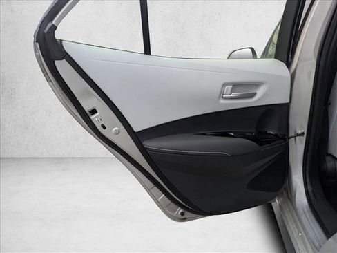Used 2022 Toyota Corolla SE image 12