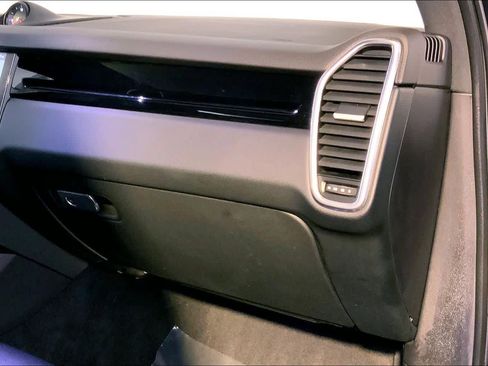 Used 2021 Porsche Cayenne S image 22