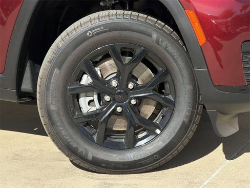 New 2025 Jeep Grand Cherokee L Altitude image 8