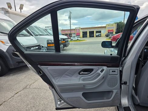 Used 2000 BMW 740i RWD image 23