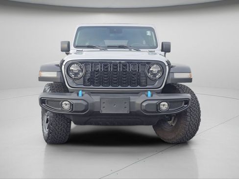 Used 2024 Jeep Wrangler Unlimited image 3