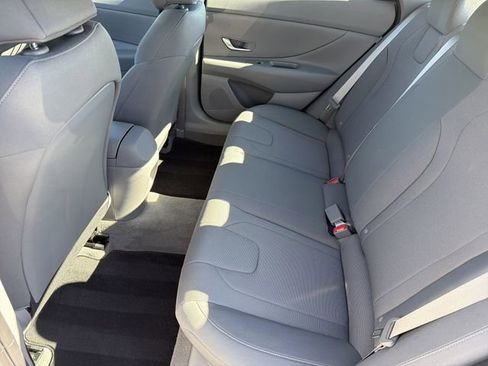 Certified 2025 Hyundai Elantra SE image 21