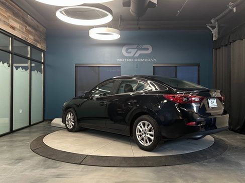 Used 2016 MAZDA MAZDA3 i Touring image 5