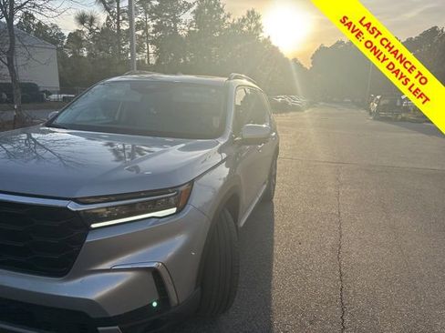 Used 2025 Honda Pilot Touring image 9
