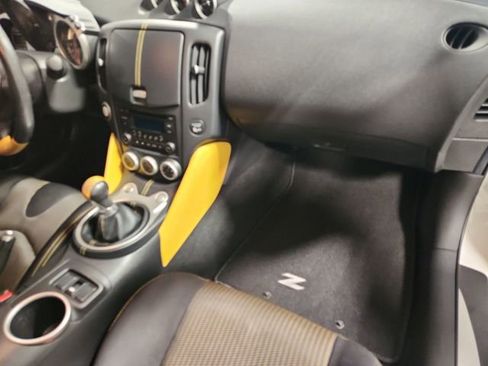 Used 2019 Nissan 370Z Coupe w/ Z34 Heritage Edition - White image 23