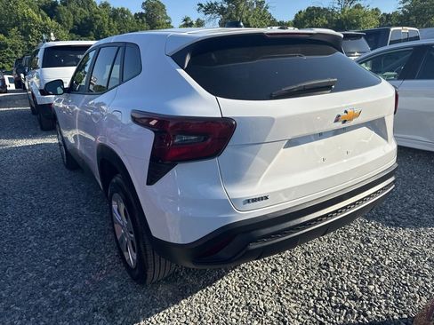 Used 2025 Chevrolet Trax LS FWD image 4