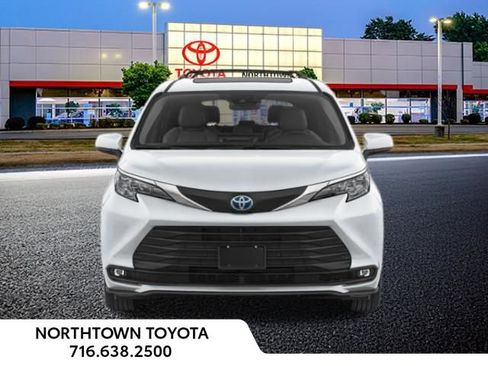 New 2026 Toyota Sienna XLE FWD image 5