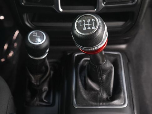 Used 2019 Jeep Wrangler Sport AWD/4WD image 18