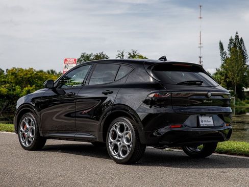 New 2025 Alfa Romeo Tonale w/ Premium Package image 11