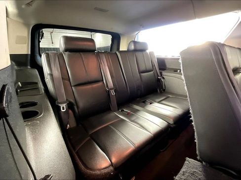 Used 2014 Chevrolet Suburban LT RWD image 32