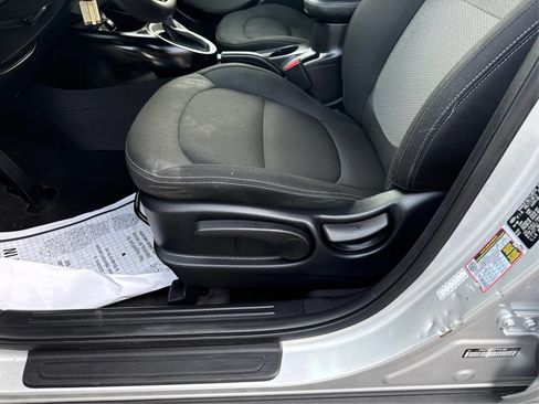 Used 2017 Kia Soul + FWD image 18