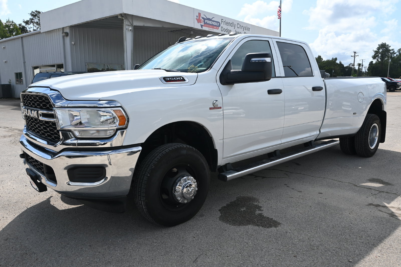 Used 2024 RAM 3500 Tradesman w/ Chrome Appearance Group AWD/4WD image 5