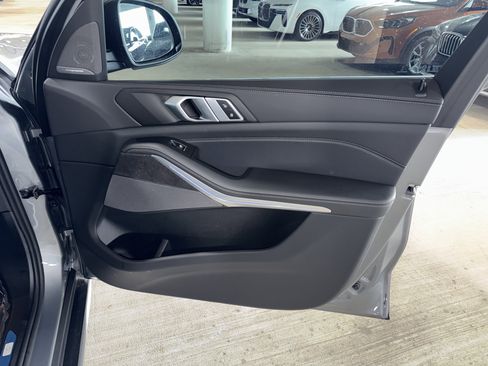 Certified 2025 BMW X5 xDrive50e w/ Premium Package image 9