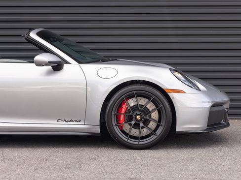 Certified 2025 Porsche 911 Targa 4 GTS AWD/4WD image 10
