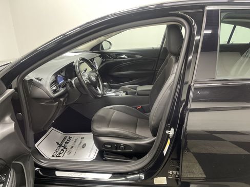 Used 2019 Buick Regal Preferred image 9