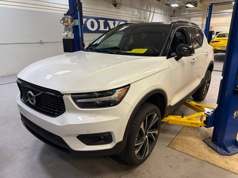 Used 2022 Volvo XC40 T5 R-Design w/ Climate Package AWD/4WD image 1