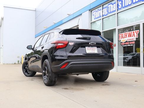 New 2026 Chevrolet Trax LT w/ Midnight Edition FWD image 33