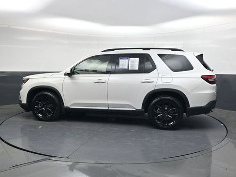 Used 2025 Honda Pilot Touring image 7