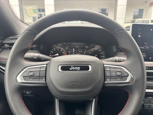 Used 2025 Jeep Compass Trailhawk AWD/4WD image 27