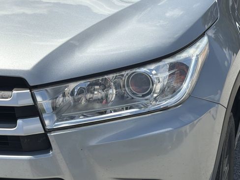 Used 2018 Toyota Highlander LE FWD image 31