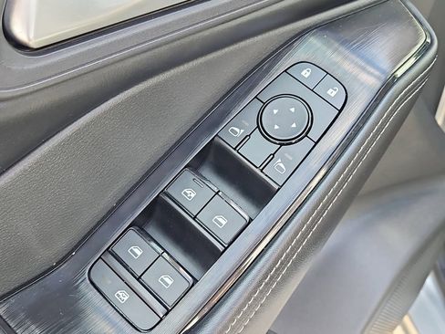 Used 2025 Nissan Rogue SV AWD/4WD image 25