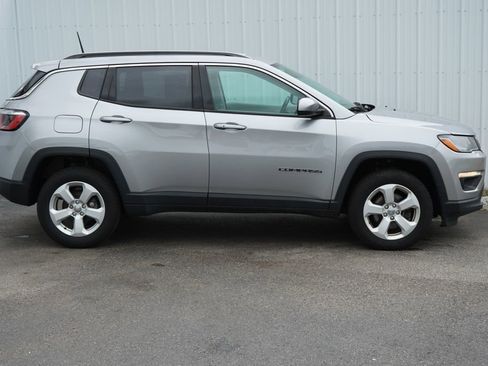 Used 2018 Jeep Compass Latitude w/ Cold Weather Group AWD/4WD image 2