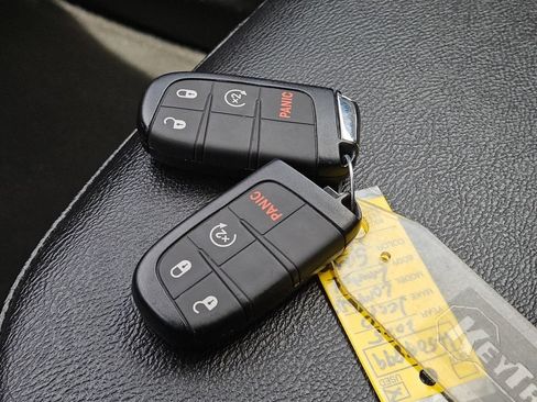 Used 2025 Jeep Compass Limited AWD/4WD image 34