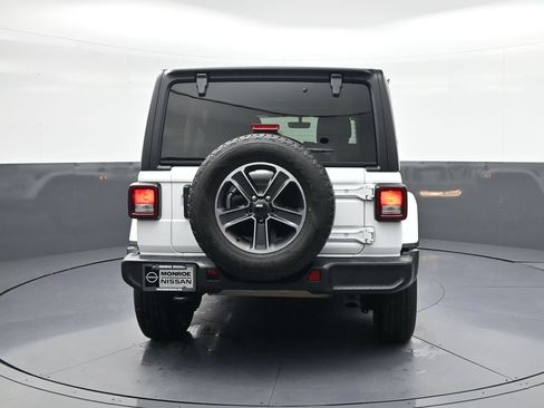 Used 2023 Jeep Wrangler Unlimited Sahara AWD/4WD image 8