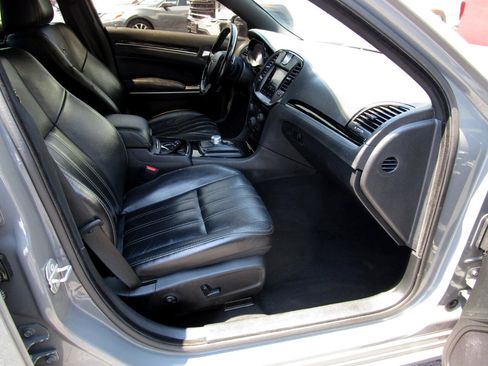 Used 2019 Chrysler 300 S image 30