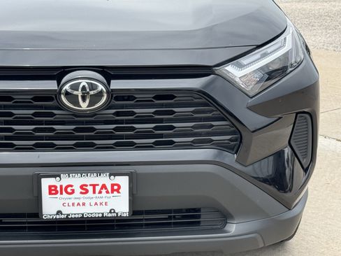 Used 2025 Toyota RAV4 XLE FWD image 5