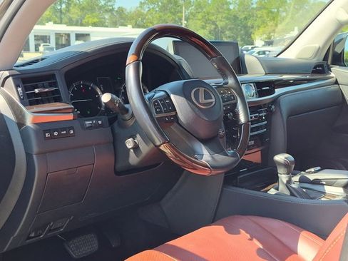Used 2019 Lexus LX 570 4WD w/ Luxury Package image 10