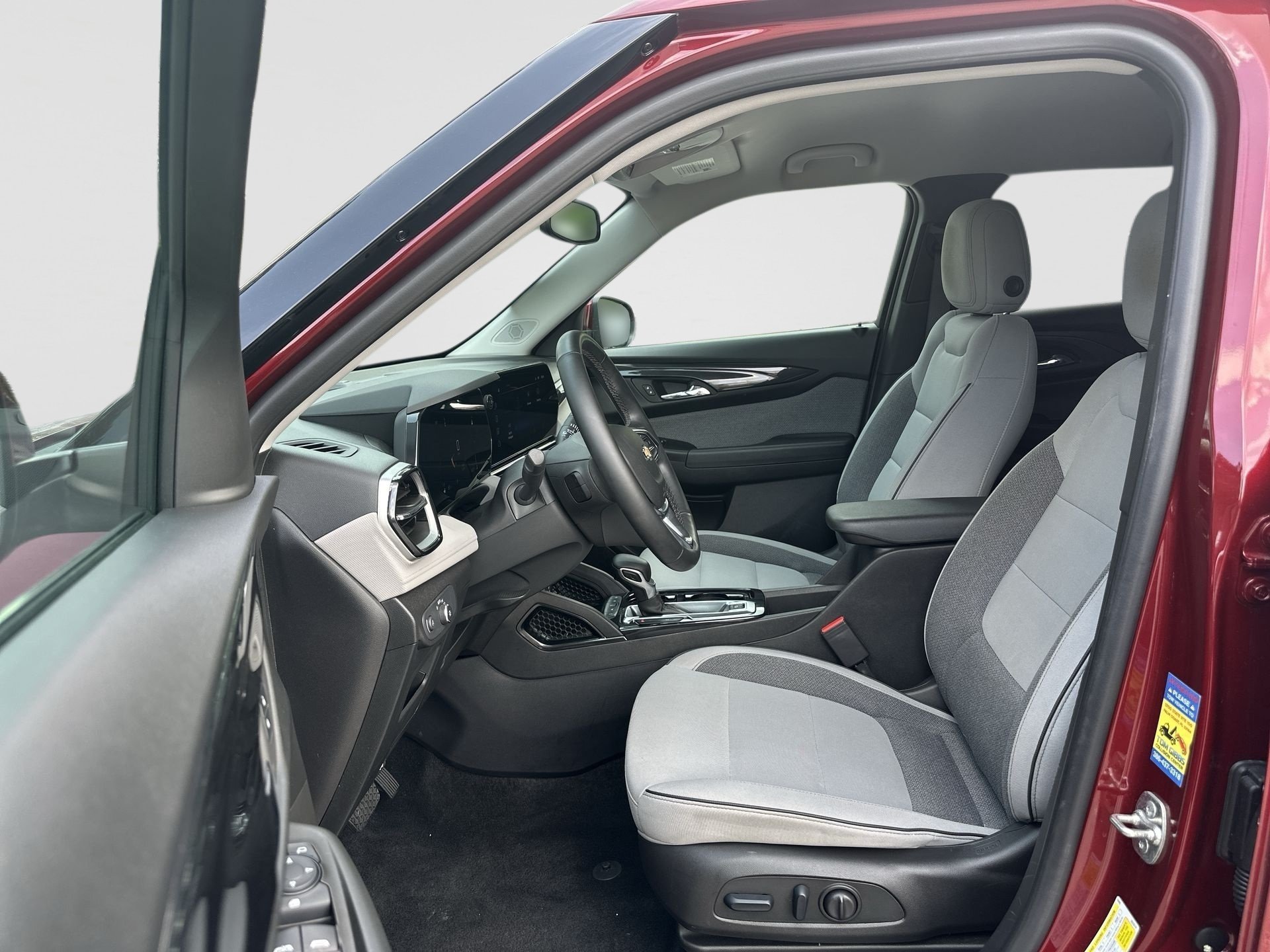 Used 2025 Chevrolet TrailBlazer LT w/ Convenience Package FWD image 19