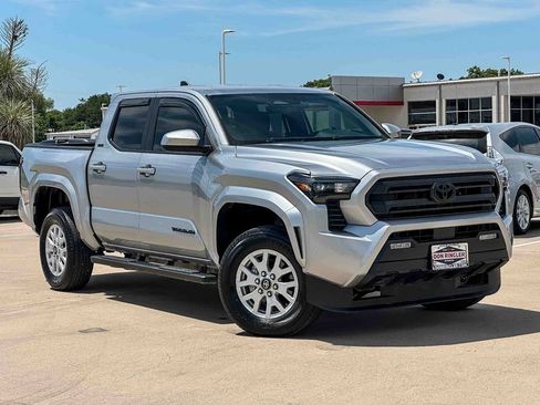 Used 2024 Toyota Tacoma SR5 AWD/4WD image 1