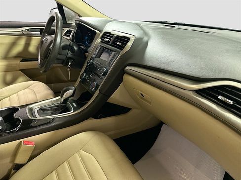 Used 2014 Ford Fusion SE image 25