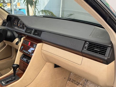 Used 1995 Mercedes-Benz E 320 Convertible image 27