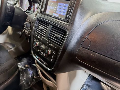Used 2019 Dodge Grand Caravan SE w/ UConnect Hands-Free Group FWD image 26