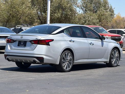 Used 2024 Nissan Altima 2.5 SL FWD image 6