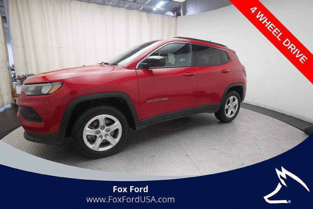 Used 2024 Jeep Compass Latitude AWD/4WD image 1