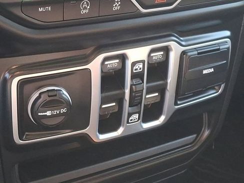 Used 2018 Jeep Wrangler Unlimited Sport S AWD/4WD image 24