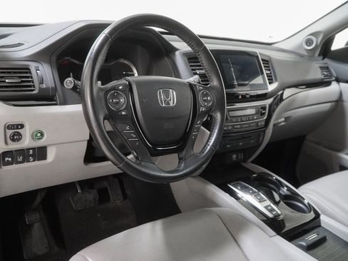 Used 2016 Honda Pilot Touring image 22
