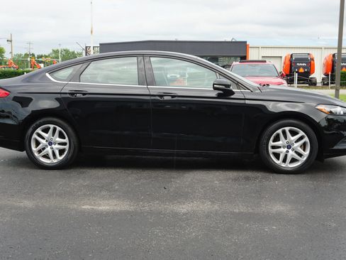 Used 2016 Ford Fusion SE FWD image 4