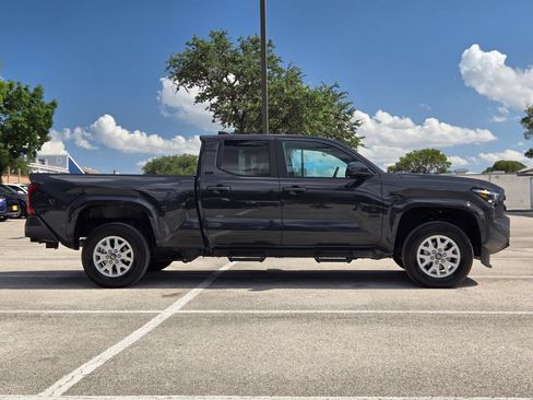 Used 2025 Toyota Tacoma SR5 AWD/4WD image 3