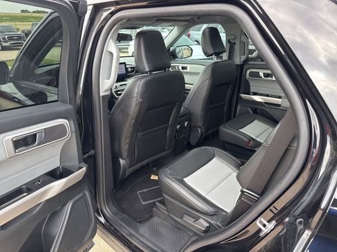 Used 2023 Ford Explorer XLT w/ Equipment Group 202A image 6