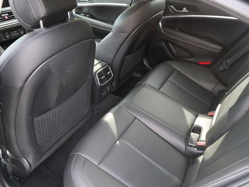 Used 2025 Genesis G70 2.5T RWD image 13