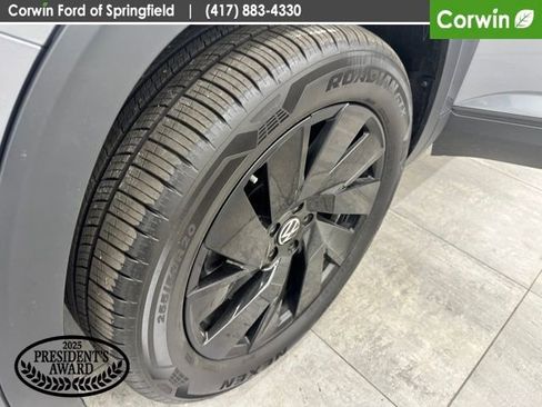 Used 2025 Volkswagen Atlas Cross Sport SE AWD/4WD image 34