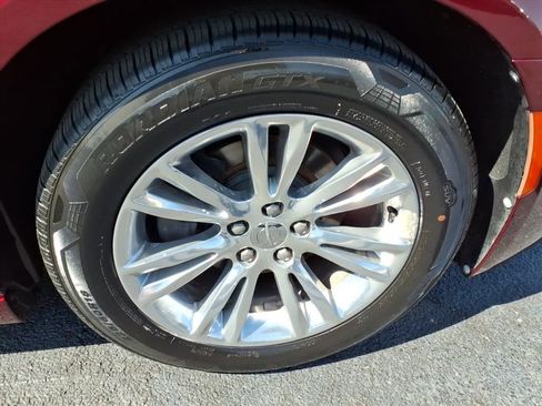 Used 2017 Chrysler 300 Limited image 6