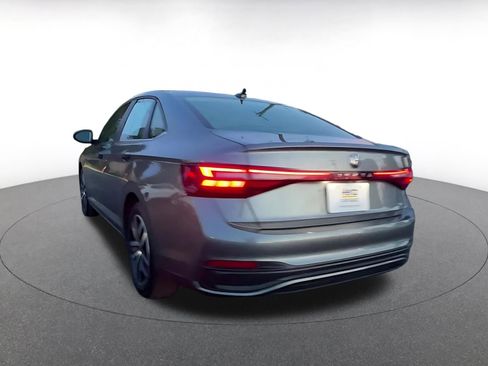 Used 2025 Volkswagen Jetta SE image 11