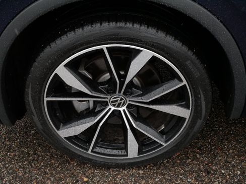 Certified 2023 Volkswagen Tiguan SEL R-Line image 15
