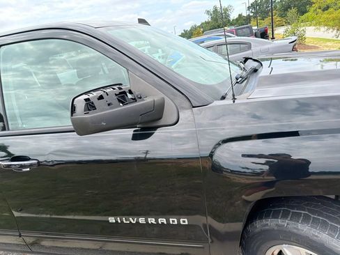 Used 2018 Chevrolet Silverado 1500 LT AWD/4WD image 11