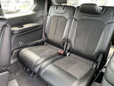 Used 2025 Jeep Grand Cherokee L Laredo RWD image 12